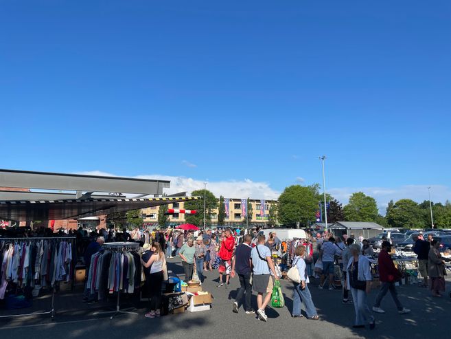 Flohmarkt auf dem famila-Gelände in Neu Meimersdorf
