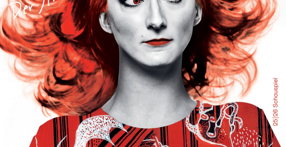 Rothaarige Frau mit offenem Haar