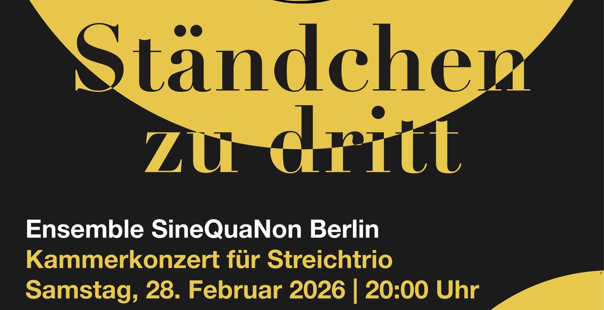 Plakat für das Kammerkonzert „Ständchen zu dritt“ des Ensemble SineQuaNon Berlin. Gelb-schwarzes Design mit Ensemble-Logo. Konzert für Streichtrio am Samstag, 28. Februar 2026, um 20:00 Uhr in der Petruskirche Kiel-Wik. Programm mit Werken von Ludwig van Beethoven (Streichtrio in G-Dur op. 9 Nr. 1), Zoltán Kodály (Intermezzo) und Ernő Dohnányi (Serenade in C-Dur op. 10). Mit Sebestyén Stathatosz (Violine), János Fehérvári (Viola) und Pierluigi Ruggiero (Violoncello, musikalische Leitung). Tickets und Informationen über eventim.de.