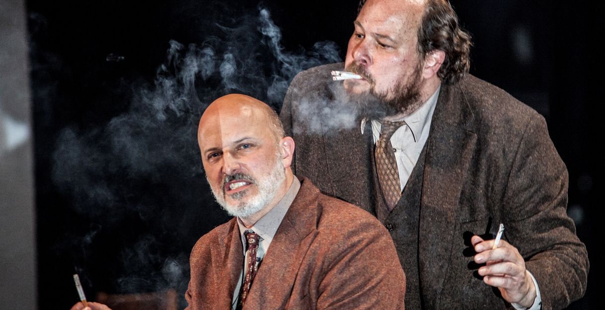 Zwei Männer rauchend