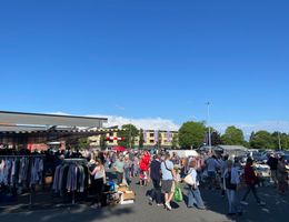 Flohmarkt auf dem famila-Gelände in Neu Meimersdorf